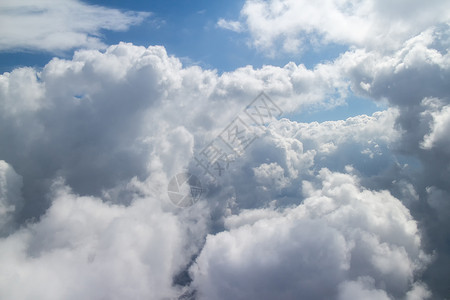 空中的天空云图片