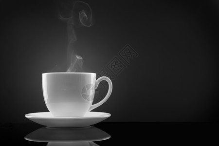 白色杯子,热液体蒸汽黑色高清图片