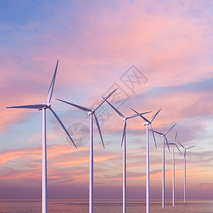 日落时,海上的风力发电机涡轮机图片