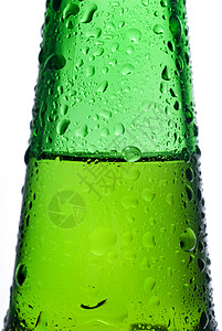 绿色啤酒瓶与水滴分离白色图片