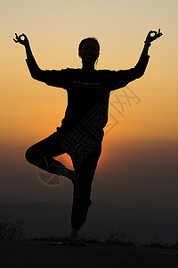 日落瑜伽图片