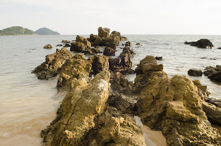 大海里的大石头,热带遗址图片