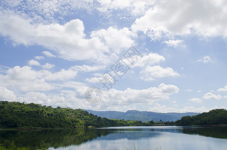 泰国山区的湖泊图片