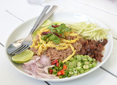 泰国菜合炒饭,烧烤猪肉沙拉图片