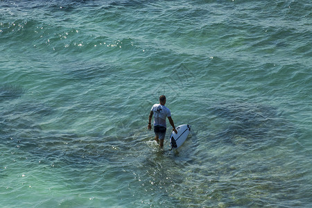 冲浪者美丽的海滩风景暑假照片冲浪者美丽的海滩风景暑假图片