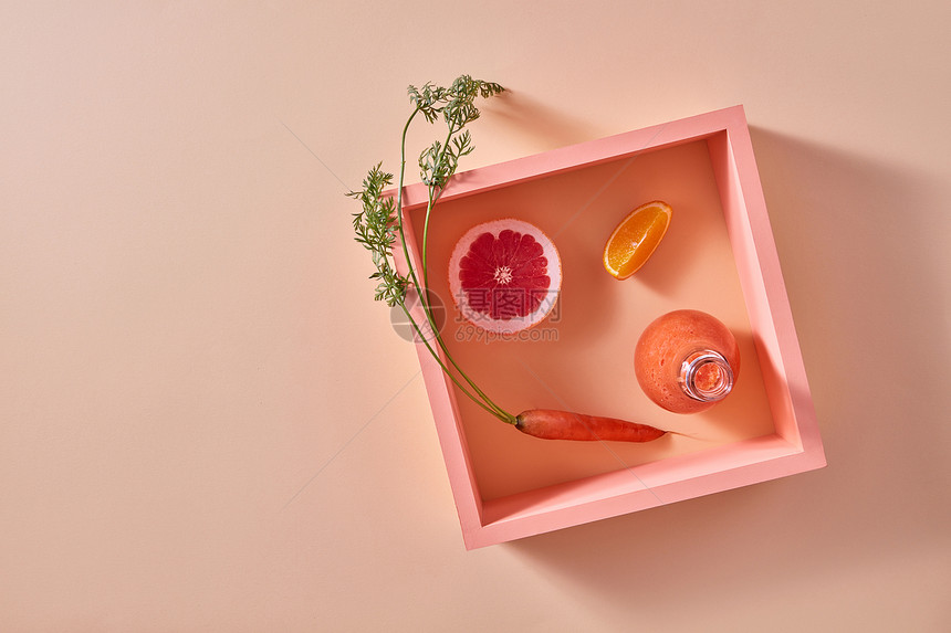 橙色机蔬菜水果中的健康素食胡萝卜,橘子片葡萄柚方形框架与顶部视图橙色冰沙蔬菜水果璃瓶片柑橘,图片