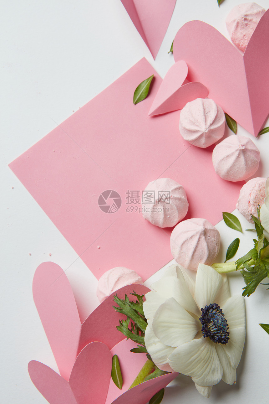 粉红色的奶油,白色的浮子卡片,为你的文字白色空的合作情人节卡片图片