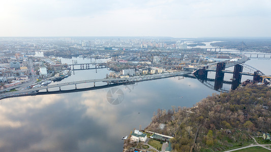 鲁萨尼夫卡城市的天线高清图片