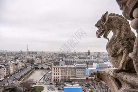 特尔戈维斯著名的石魔加戈伊尔嵌美拉与巴黎城市的背景巴黎空中景观与嵌美的母背景