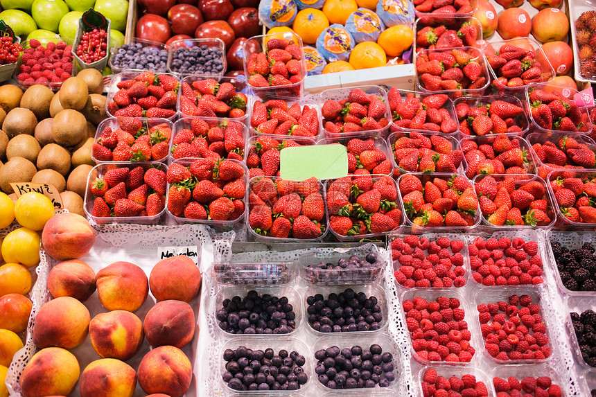 草莓户外市场批量销售巴塞罗那,西牙户外市场大量出售草莓,图片