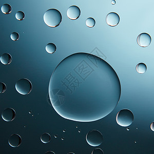 透明水滴,蓝色梯度背景上阴影蓝色梯度背景上水滴的图案图片