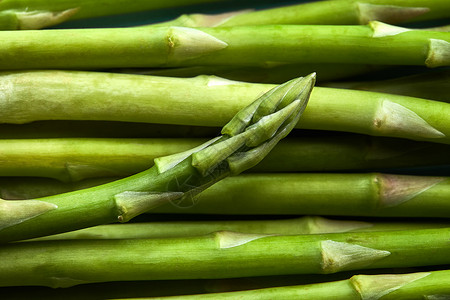 绿色芦笋芦笋蔬菜素食的质地平躺绿色芦笋视图正的纹理高清图片
