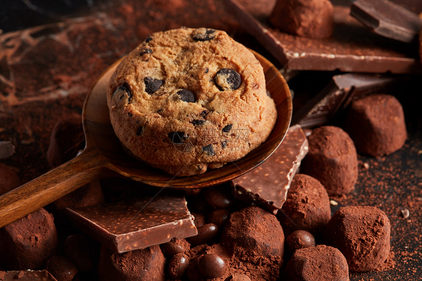 巧克力饼干糖果可可粉的食品背景新鲜巧克力饼干图片