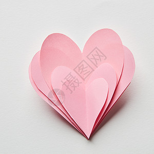 美丽的手粉红色的心白色的背景上情人节背景图片