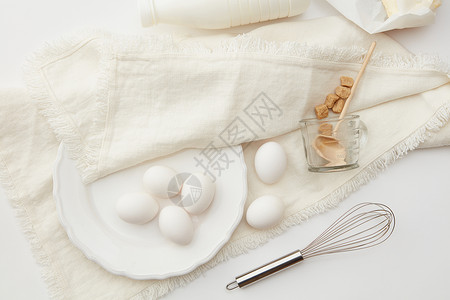 烘焙烹饪原料鸡蛋,牛奶,黄油,量杯烘焙的原料图片