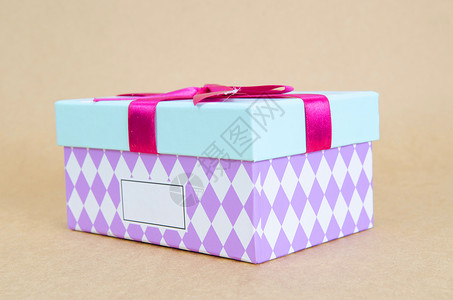 棕色复古背景的礼品盒诞礼物盒,白色背景诞礼物盒,白色背景图片