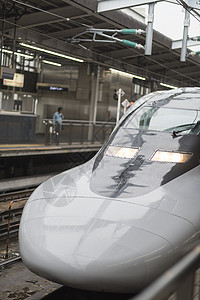 日本京都新干线头列车离开京都站、日本京都图片
