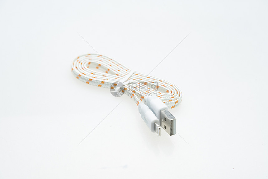 白色上隔离的USB电缆图片
