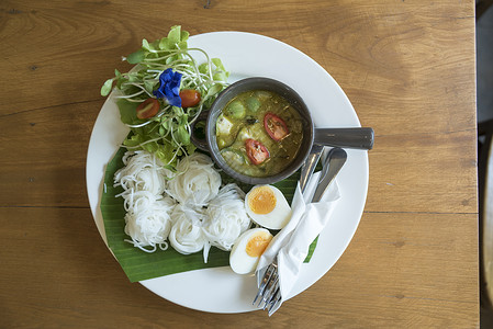 传统泰国菜,绿色咖喱套装图片
