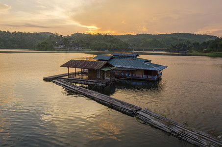 日落景色游艇桑克拉布里泰国背景