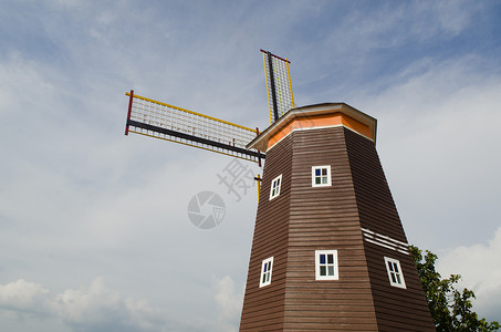 传统的荷兰风车蓝天图片