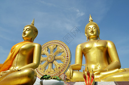 金佛像泰国安松的瓦穆昂背景图片