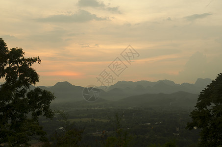 美丽的山日落风景图片