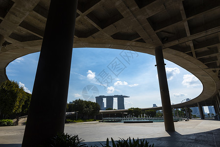 远处的新加坡城市的天际线市中心摩天大楼图片