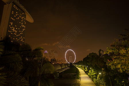 新加坡商业现代建筑景观围绕码头湾黄昏图片