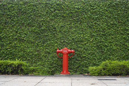 红色消防管城市场景,步行道图片