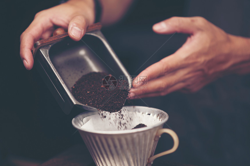 咖啡豆用于滴咖啡工艺,老式过滤图像图片