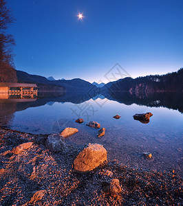 比利茨基星星德国阿尔普西湖春天的夜晚美丽的夜景,湖,山,森林,星星,满月,天空石头水中全景照片背景