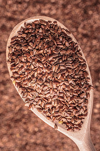 健康的食物饮食木勺上特写棕色亚麻籽亚麻籽图片