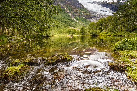 山中的溪流,挪威美丽的自然图片山中的溪流,挪威图片