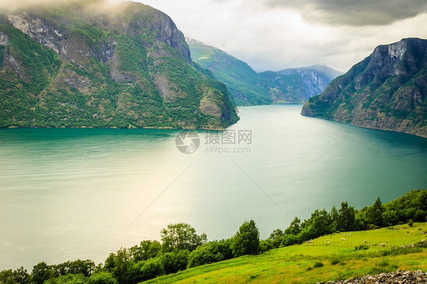 旅游旅行风景自然景观风景如画的极光谷挪威峡湾斯堪的纳维亚半岛挪威峡湾极光谷的景色图片