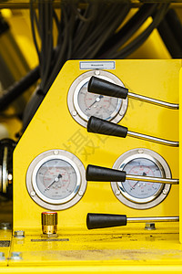 黄农机种子计压力计数器车辆的细节黄色机器上的压力计数器图片