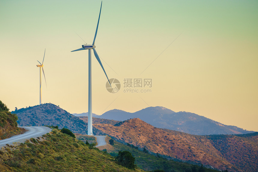 希腊山丘上的风车风电场,欧洲可再生绿色能源的来源生态学希腊山丘上的风车图片