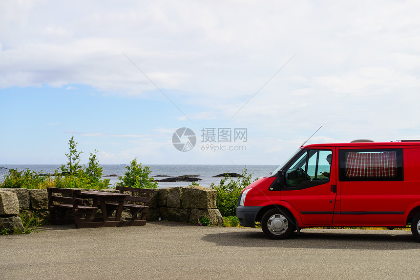 旅游度假旅游露营车挪威南部岩石海岸景观与个海洋景观罗加兰县挪威露营车挪威海岸与海景图片