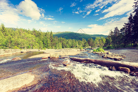夏天挪威山河的美丽景色夏天山河的美丽景色图片