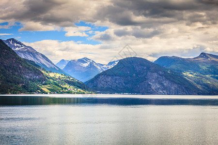诺德拉达尔斯维格旅游度假旅游斯堪的纳维亚欧洲挪威的山脉景观峡湾渡船上看的诺达尔什福德登美丽的自然挪威的山脉景观峡湾背景