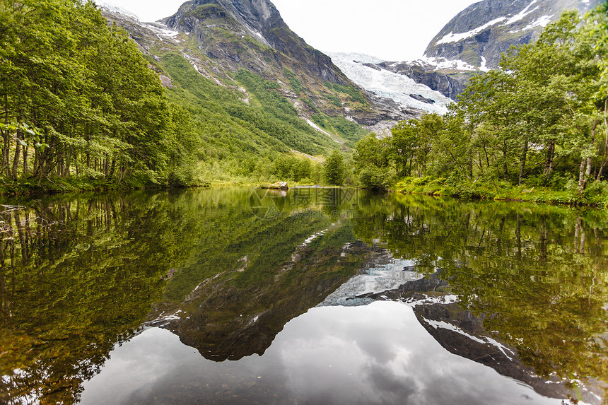 博雅布林冰川湖泊景观Fjaerland地区,索根达尔市索格峡丹县,挪威博雅布林冰川湖泊挪威图片