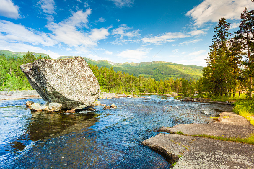 夏天挪威山河的美丽景色夏天山河的美丽景色图片