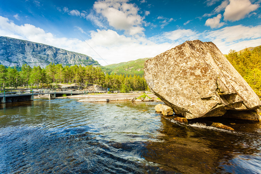 夏天挪威山河的美丽景色夏天山河的美丽景色图片