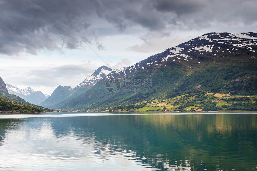旅游度假旅游挪威斯堪的纳维亚欧洲的山脉乌云峡湾美丽的自然挪威的山脉景观峡湾图片