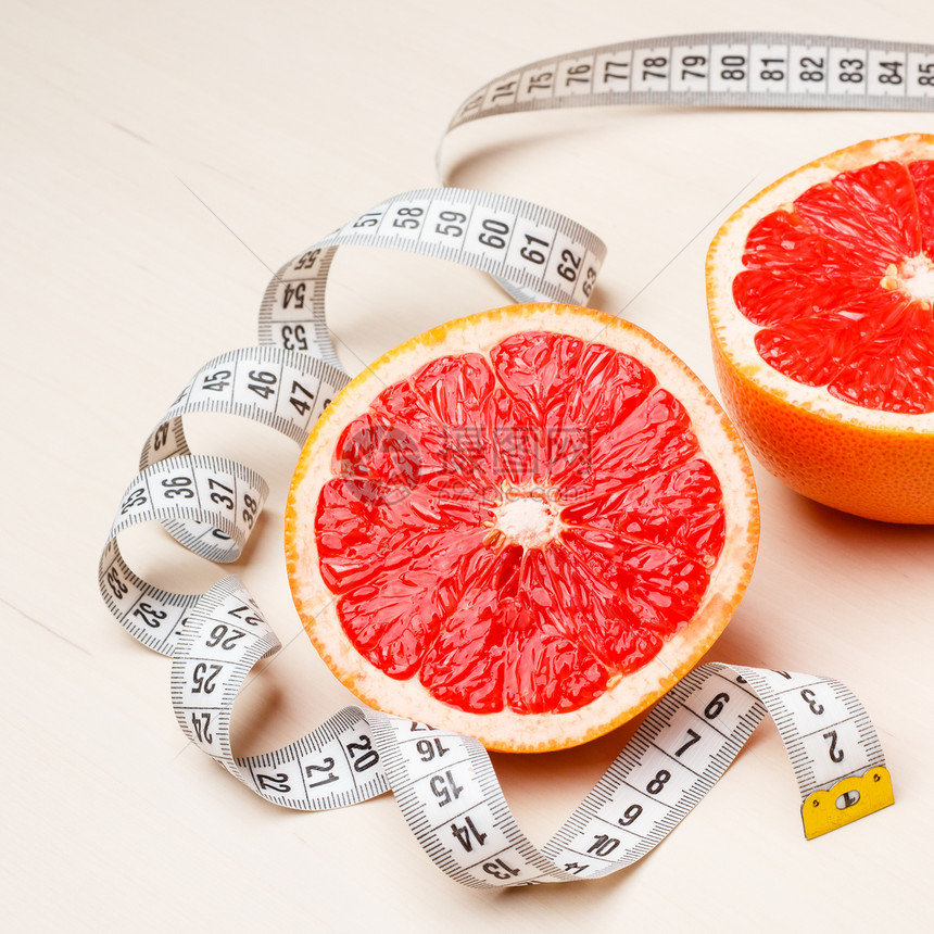 节食的桌子上用测量胶带特写柚子水果图片