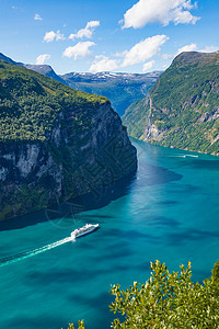 邓格内斯峡湾Geirangerfjord与游轮,Ornesvingen观赏点,挪威旅行目的地峡湾吉兰格峡湾与游轮,挪威背景