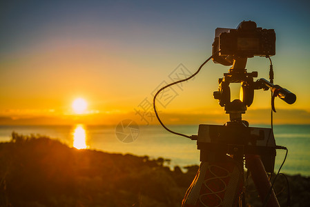 尼斯佩罗专业相机拍摄日出海上的电影视频,希腊佩罗蓬尼斯相机拍摄日出海上的电影背景