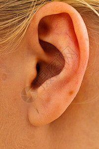 耳洞靠近女人的耳朵人体细节部分靠近女人的耳朵背景