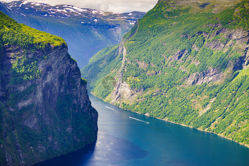 旅游度假旅游Ornesvingen观点看神奇的Geirangerfjorden的美丽景色,挪威的斯堪的纳维亚半岛图片