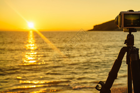 专业相机拍摄日落海上的电影视频,希腊佩罗奔尼斯照相机拍摄海日落的照片图片